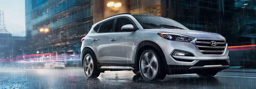 2018 hyundai tucson driving in the rain at night