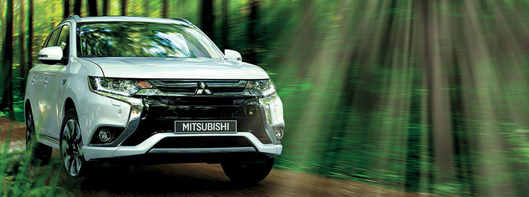 Un Mitsubishi Outlander 2018 en un bosque