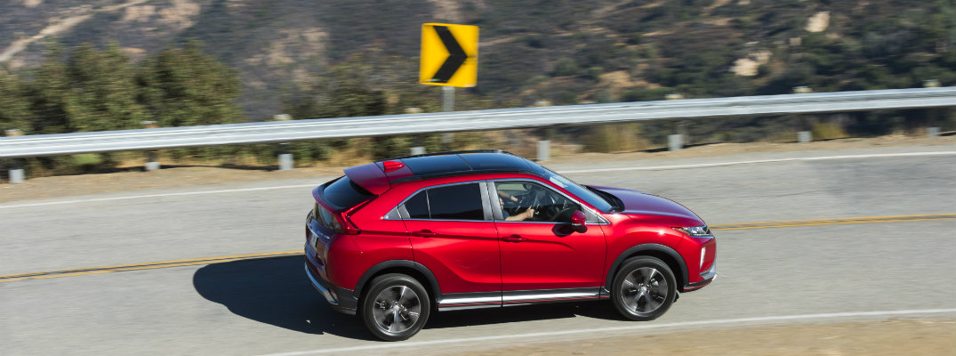 Mitsubishi Eclipse Cross 2018 rojo en el camino