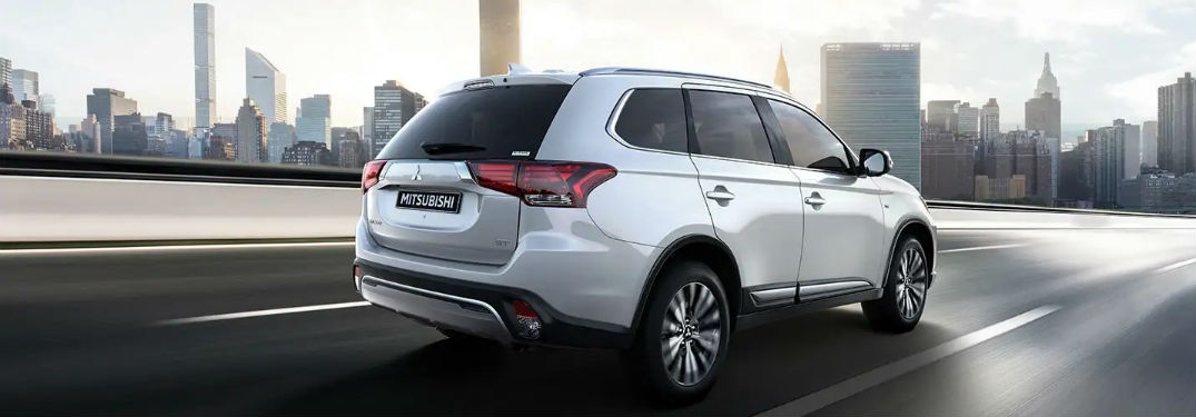 2020 Mitsubishi Outlander fascia trasera de conduccin