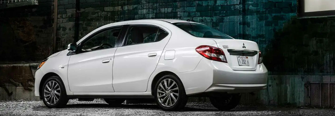 2020 Mitsubishi Mirage G4 blanco exterior del lado del conductor fascia trasera