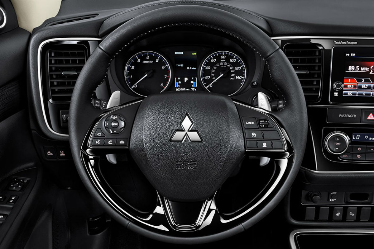 Show Me the Tech & Safety Features of the 2018 Mitsubishi Outlander