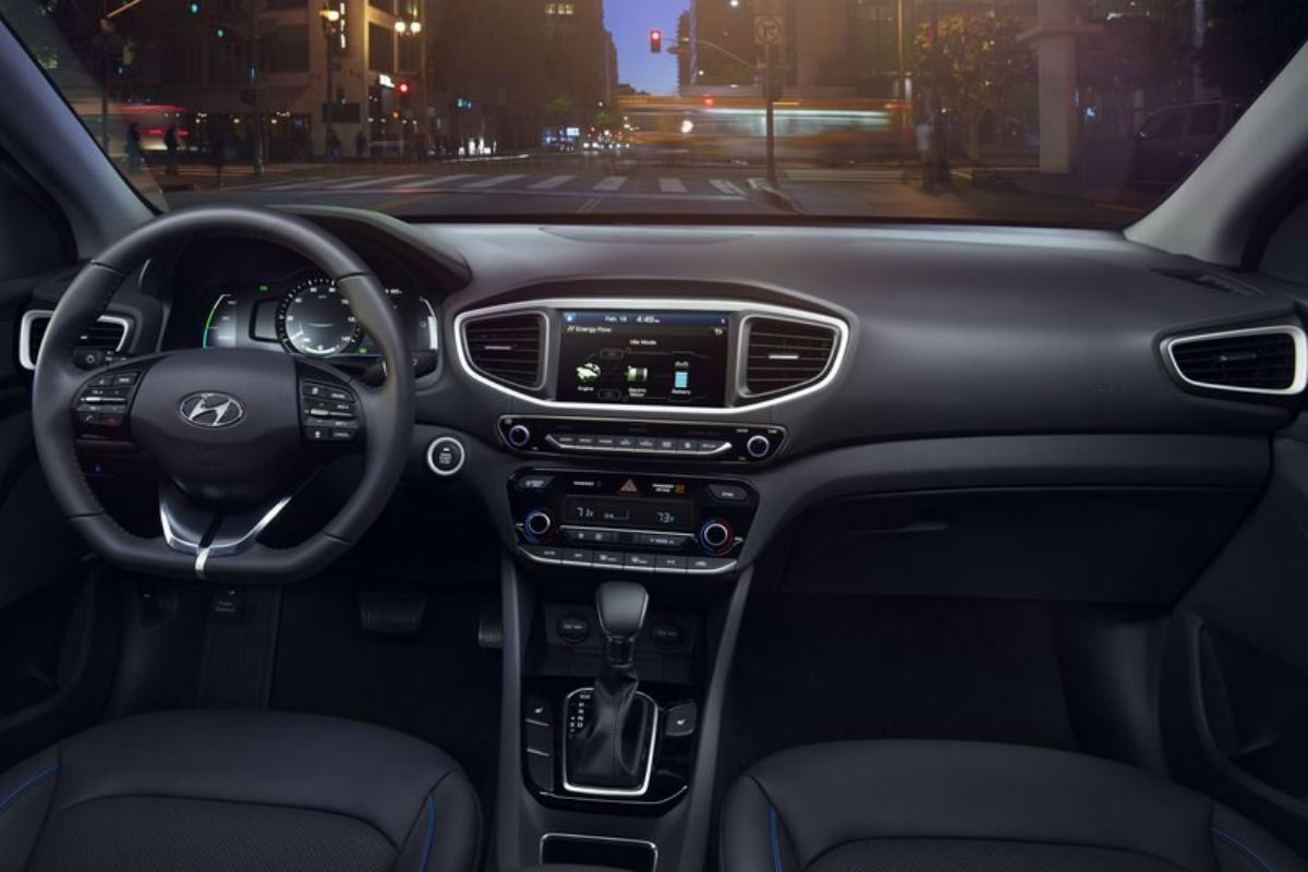 Advanced New Technology Features Of The 2018 Hyundai Ioniq Lineup