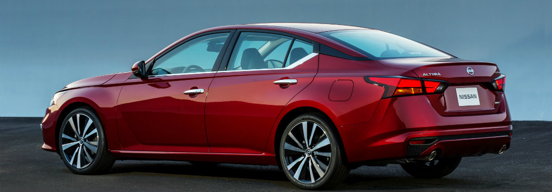 2019 Nissan Altima side and rear view