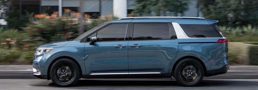 2022 Kia Carnival from the side