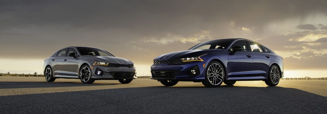 Two 2022 Kia K5 models parked in a lot