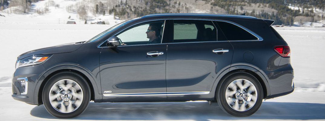 Profile view of black 2019 Kia Sorento