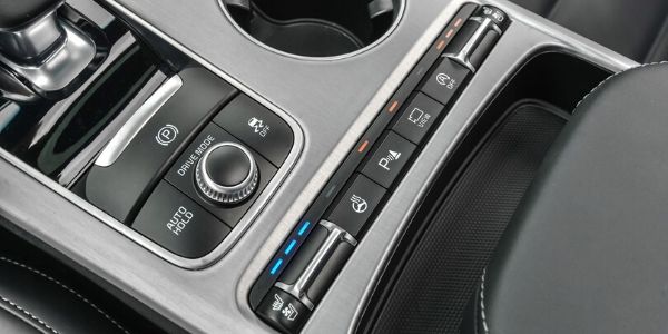 Close Up of 2020 Kia Stinger Center Console with Drive Mode Select Dial