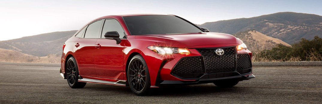 2020 Toyota Avalon driving around the curve