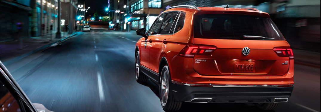 2018 Volkswagen Tiguan Rear End City Road At Night