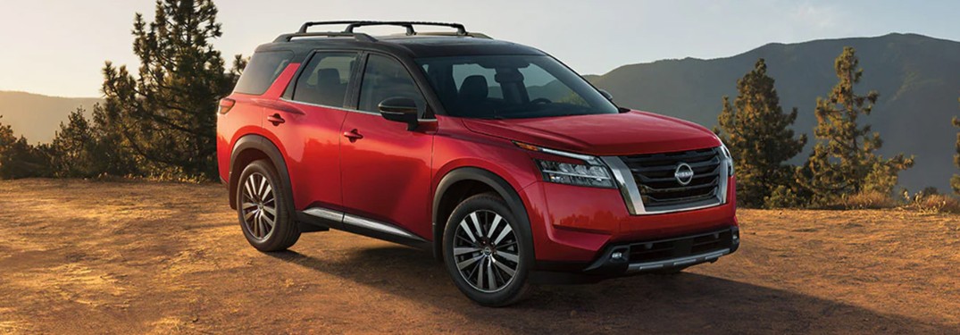 2022 Nissan Pathfinder with a mountain in the background