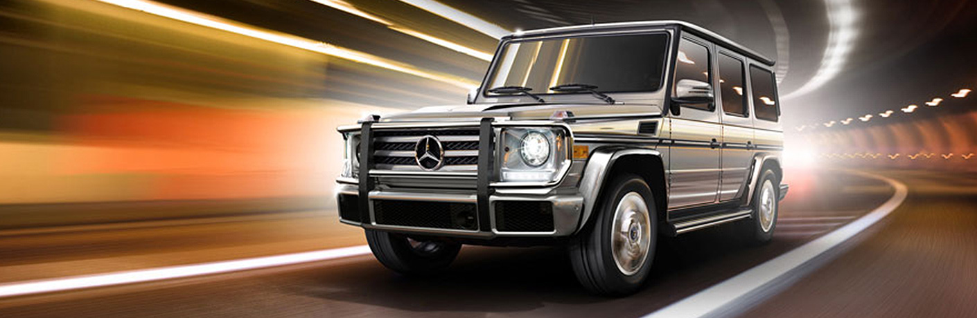 2018 Mercedes-Benz G-Class drives through tunnel