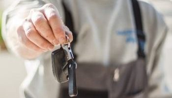 Service center worker handing over car keys