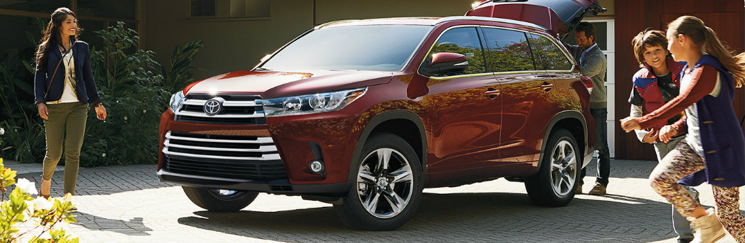 2019 Toyota Highlander parked outside