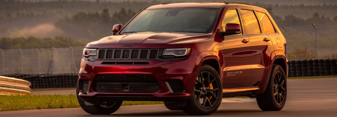 2020 Jeep Grand Cherokee red front view